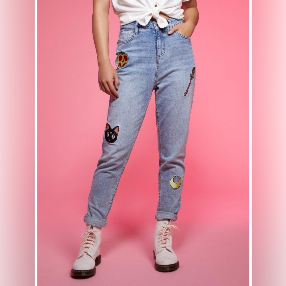 Sailor Moon Icons Embroidered Mom Jeans, sz7 Hot topic, Juniors